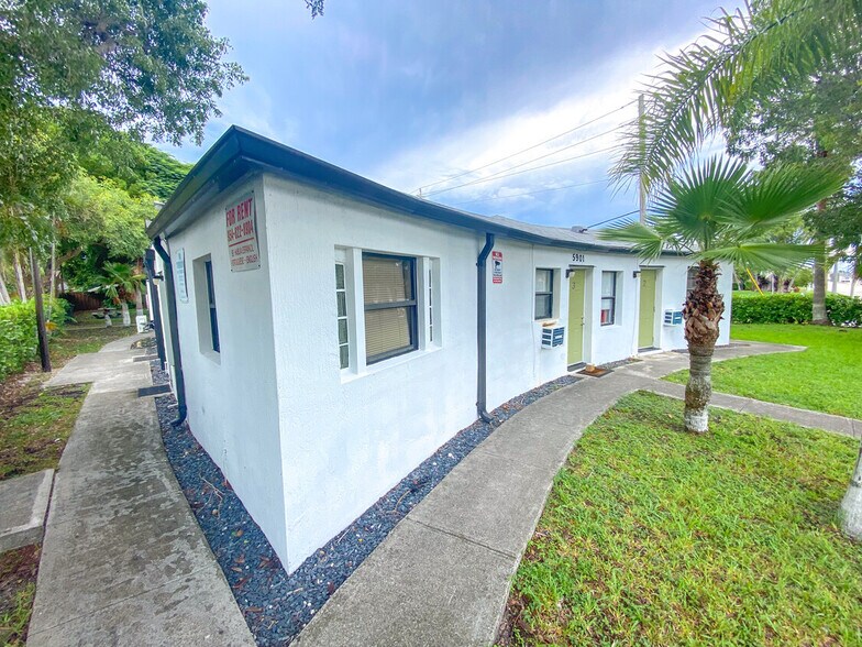 5901 Broadway, West Palm Beach, FL à vendre - Photo du bâtiment - Image 2 de 13
