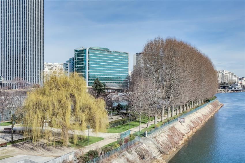 11-15 Quai Du Président Paul Doumer, Courbevoie for sale - Building Photo - Image 3 of 3