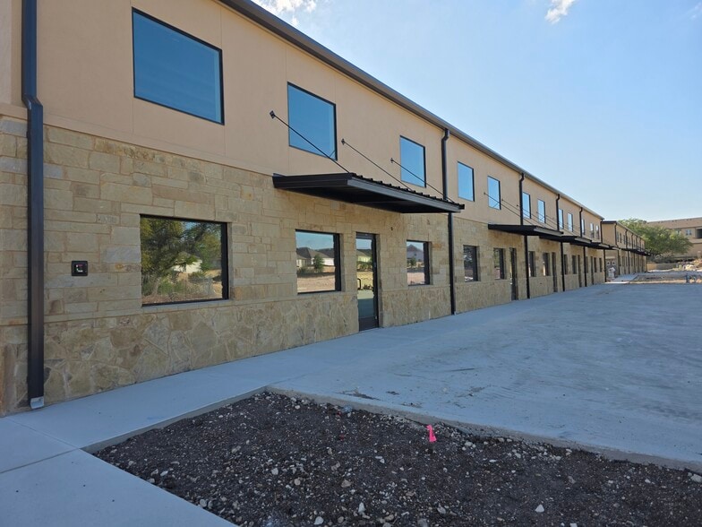 401 S Chitalpa St, Leander, TX à louer - Photo du bâtiment - Image 3 de 15