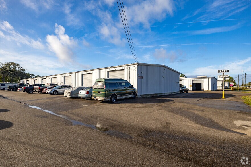 7715-7723 Ellis Rd, West Melbourne, FL à louer - Photo du bâtiment - Image 2 de 13