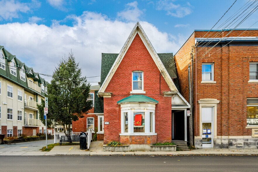 127 Rue Queen, Sherbrooke, QC for sale - Building Photo - Image 2 of 43