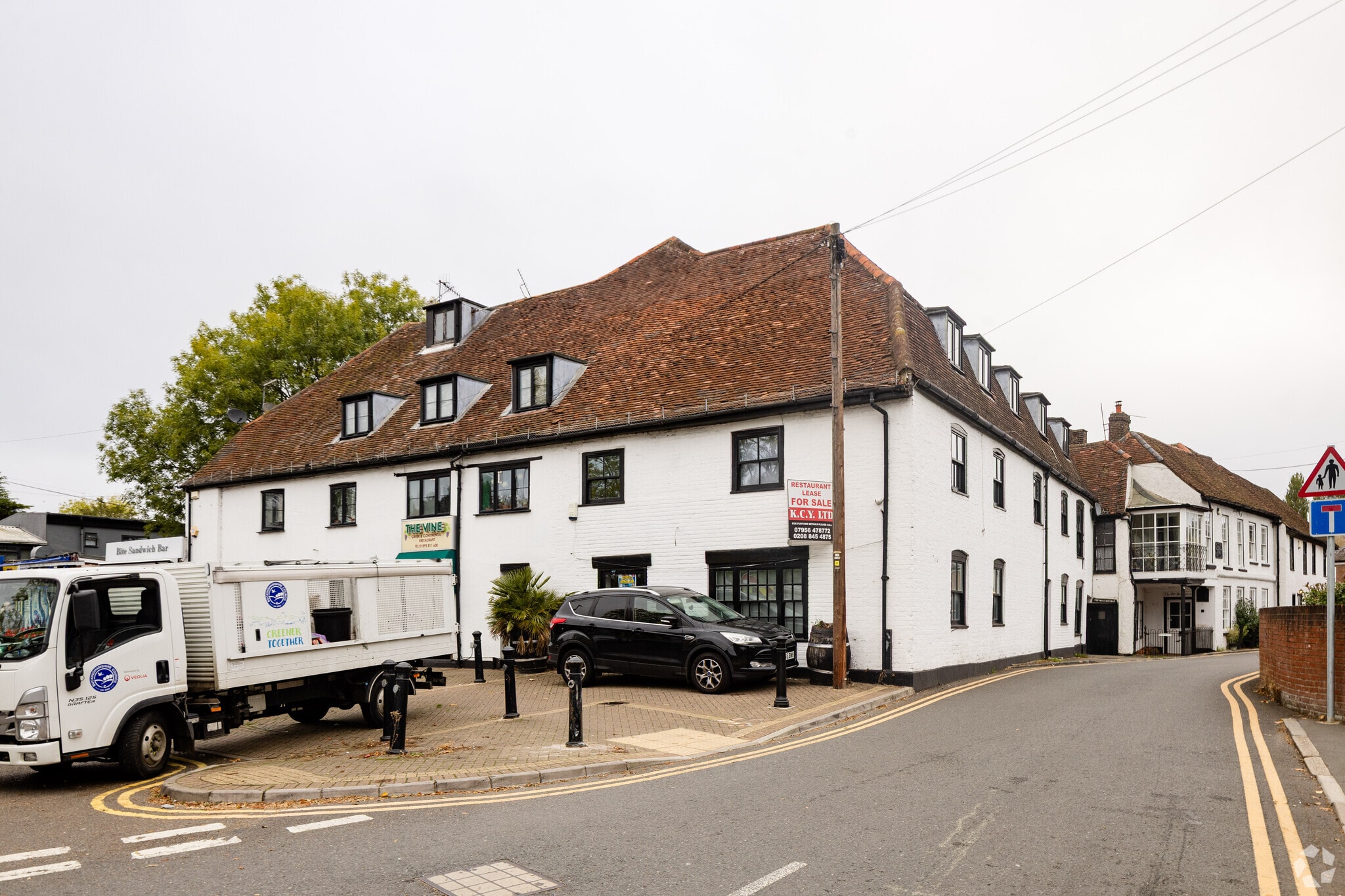 12 Oxford Rd, Uxbridge for lease Primary Photo- Image 1 of 13