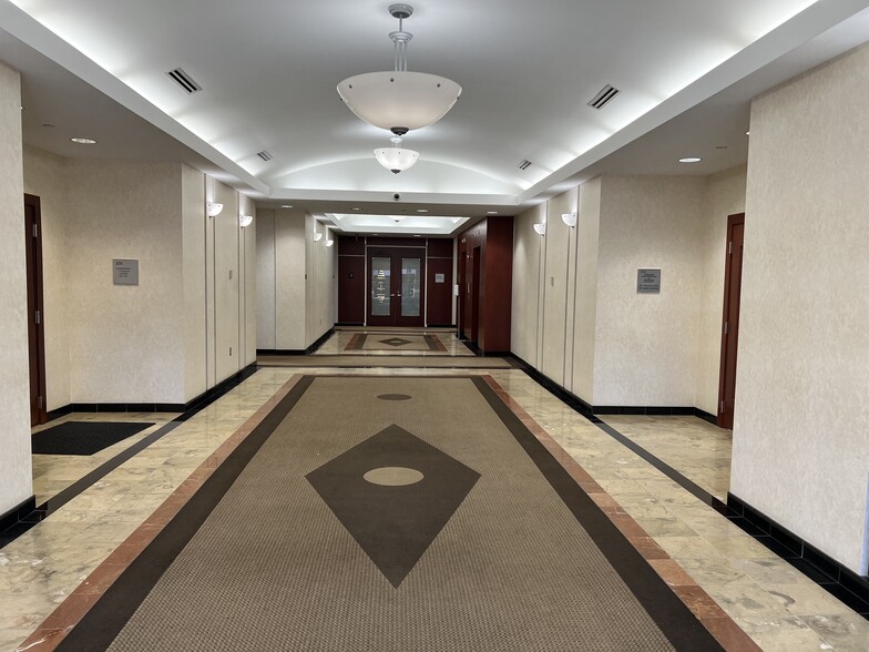 12359 Sunrise Valley Dr, Reston, VA for lease - Lobby - Image 2 of 19