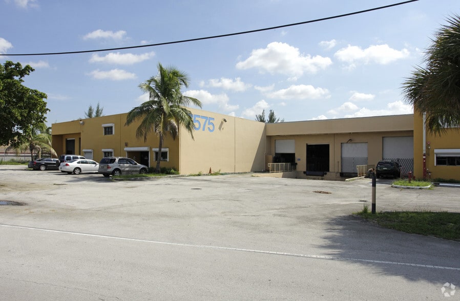 7525-7575 NW 74th Ave, Medley, FL for lease - Building Photo - Image 1 of 5
