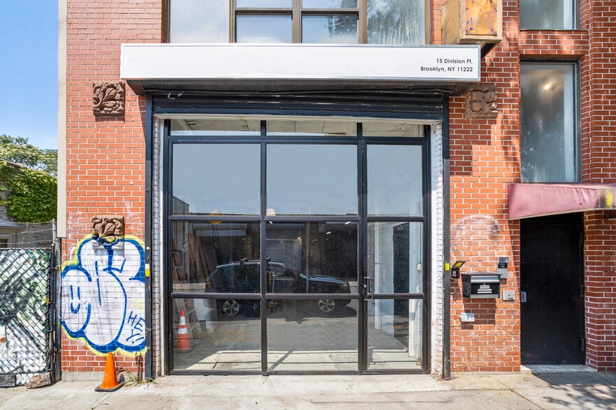 15 Division Pl, Brooklyn, NY à vendre - Photo du bâtiment - Image 3 de 18