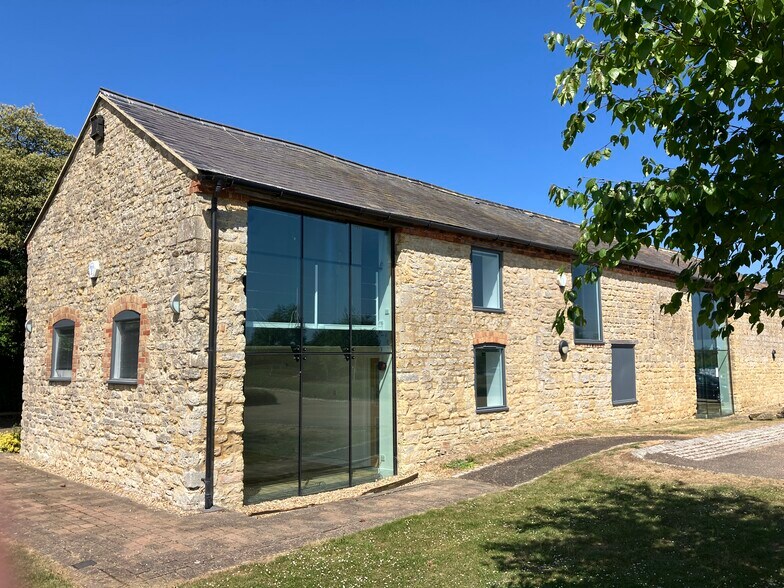 Old Wolverton Rd, Milton Keynes à louer - Photo du bâtiment - Image 1 de 11