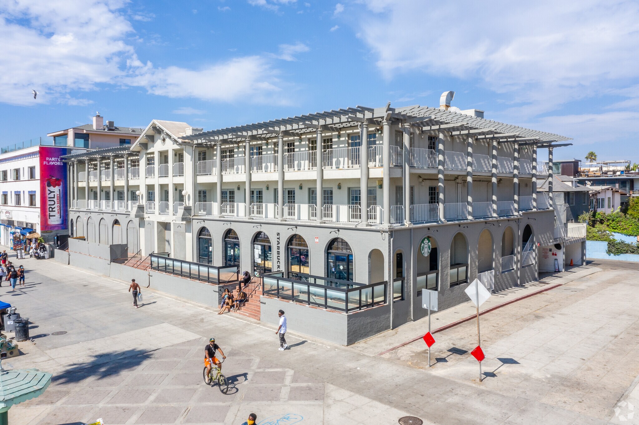 909-913 Ocean Front Walk, Venice, CA à vendre Photo principale- Image 1 de 9