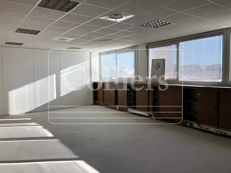 Office in Marseille for lease - Interior Photo - Image 3 of 5