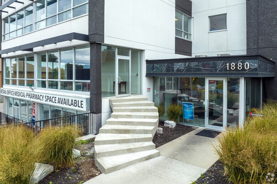 1880 O'Connor Dr, Toronto, ON à vendre - Photo du bâtiment - Image 3 de 4