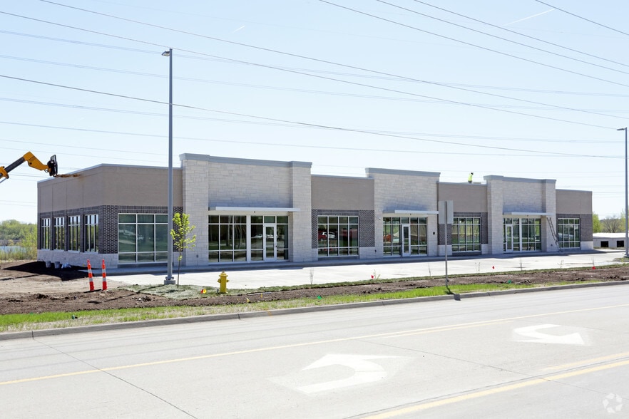 5501 NW Beaver Dr, Johnston, IA for lease - Primary Photo - Image 1 of 4