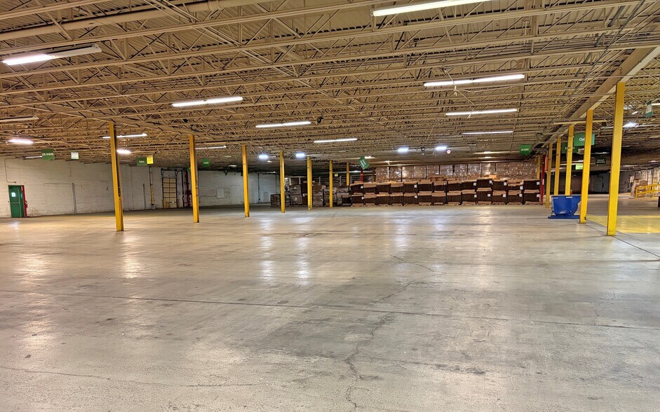 3301 S Dort Hwy, Flint, MI à louer - Photo intérieure - Image 3 de 6