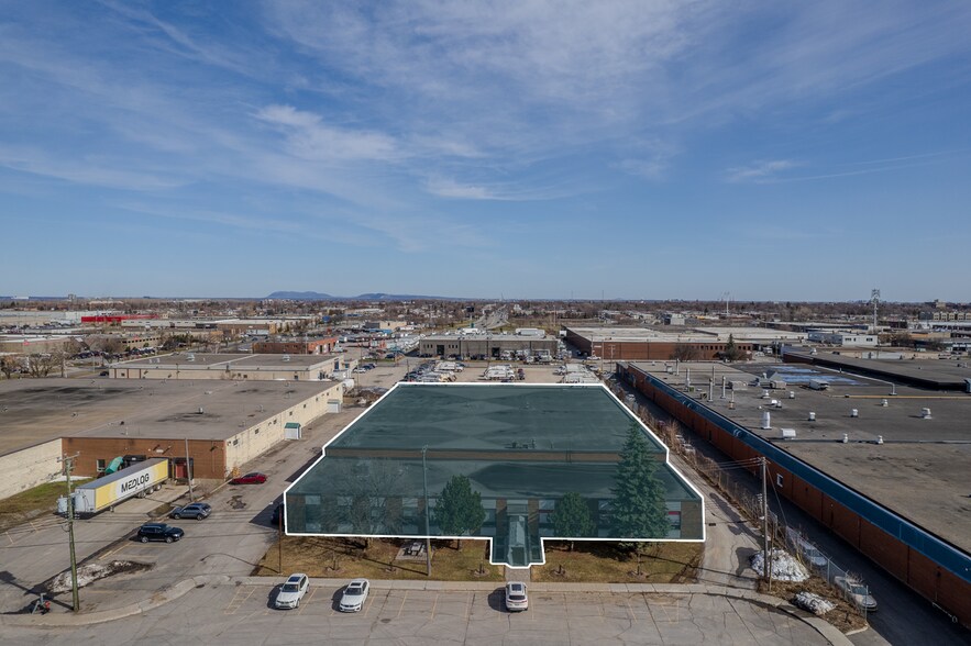 8600 Pl Upton, Montréal, QC à vendre - Photo du bâtiment - Image 2 de 20