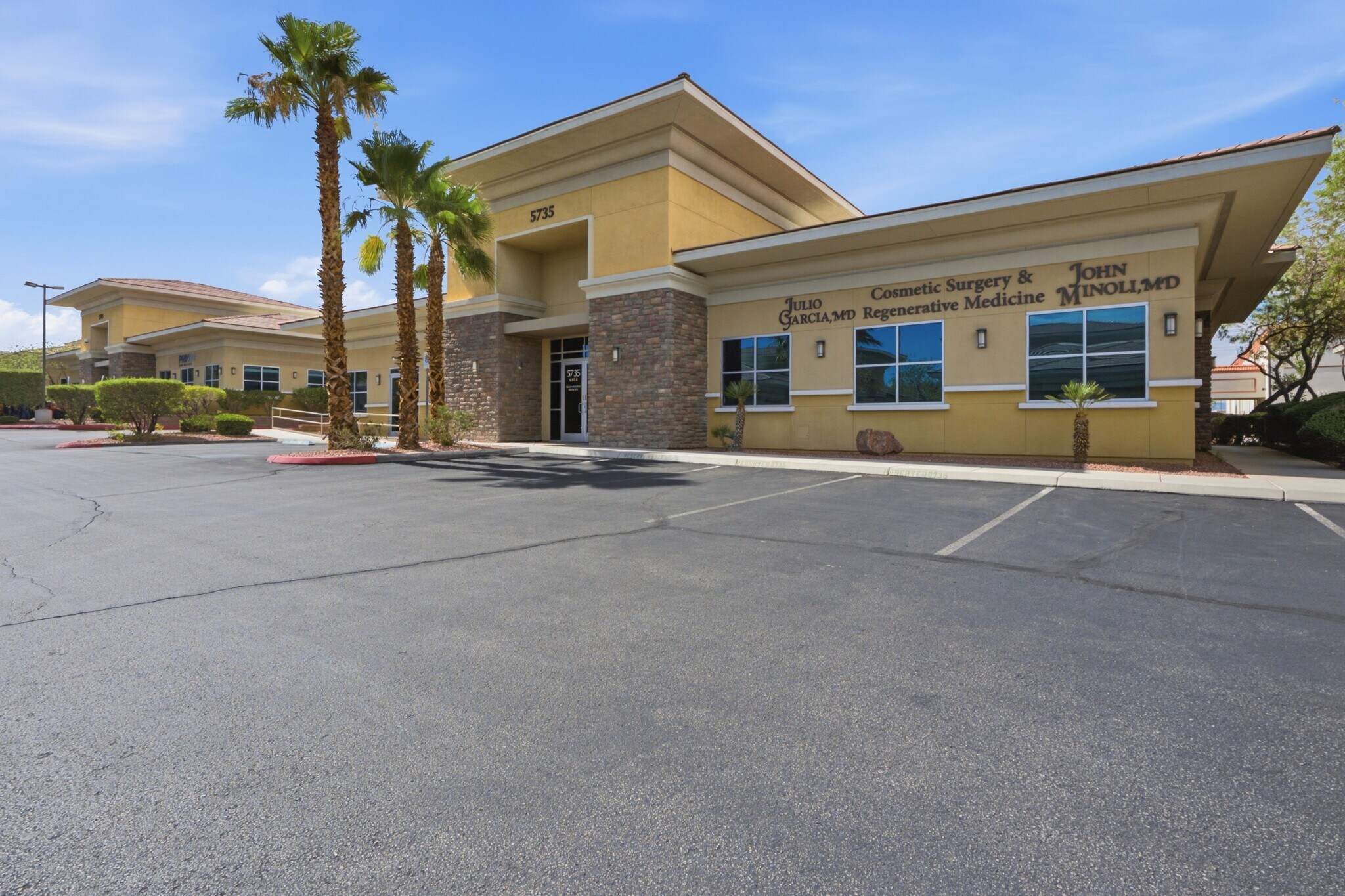 5735 S Fort Apache Rd, Las Vegas, NV à louer Photo du bâtiment- Image 1 de 9