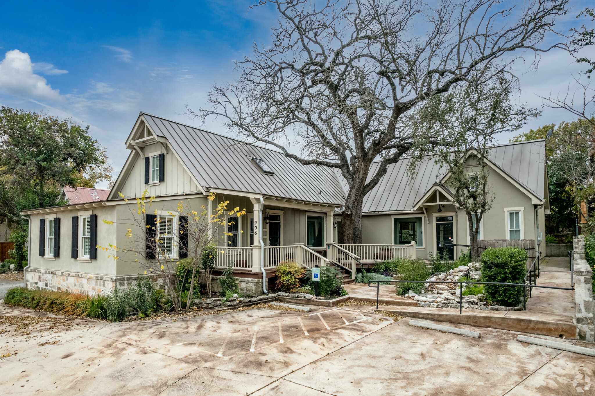 908 S Main St, Boerne, TX à louer Photo du bâtiment- Image 1 de 13