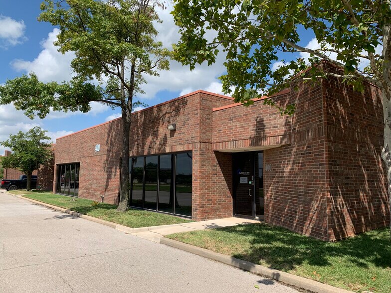7100 N Classen Blvd, Oklahoma City, OK à vendre - Photo du bâtiment - Image 1 de 23