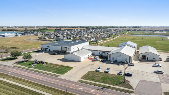 Plus de détails pour 451 E 1st St, Tea, SD - Industriel à louer
