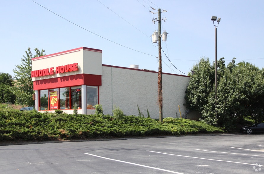 501 Lakeland Plz, Cumming, GA à vendre - Photo du bâtiment - Image 2 de 3