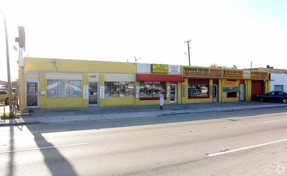 4135-4175 E 8th Ave, Hialeah, FL for lease - Building Photo - Image 3 of 4