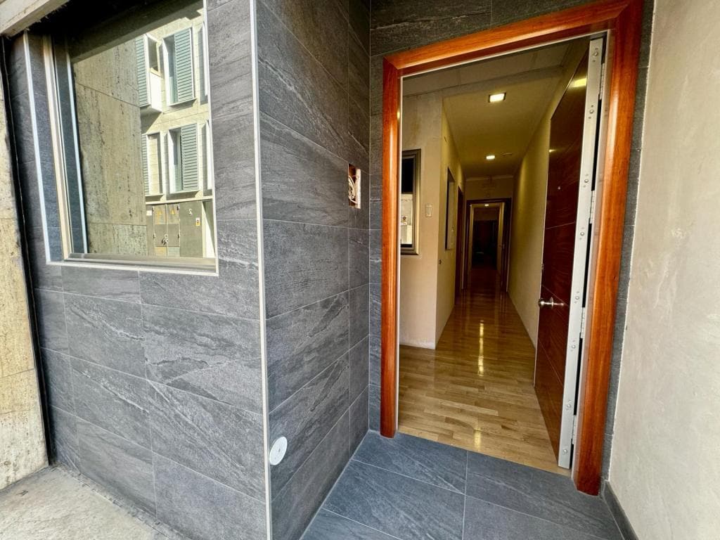 Montcada i Reixac, BAR 08110 - Unité 1 - - Photo intérieure - Image 1 of 11