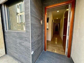 Plus de détails pour Multi-résidentiel à vendre