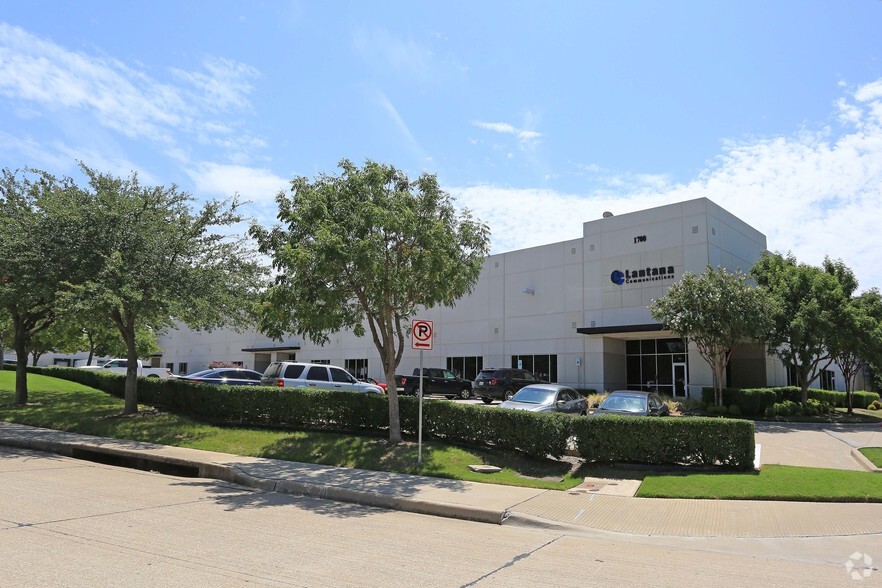 1700 Tech Centre Pky, Arlington, TX for lease - Building Photo - Image 3 of 4