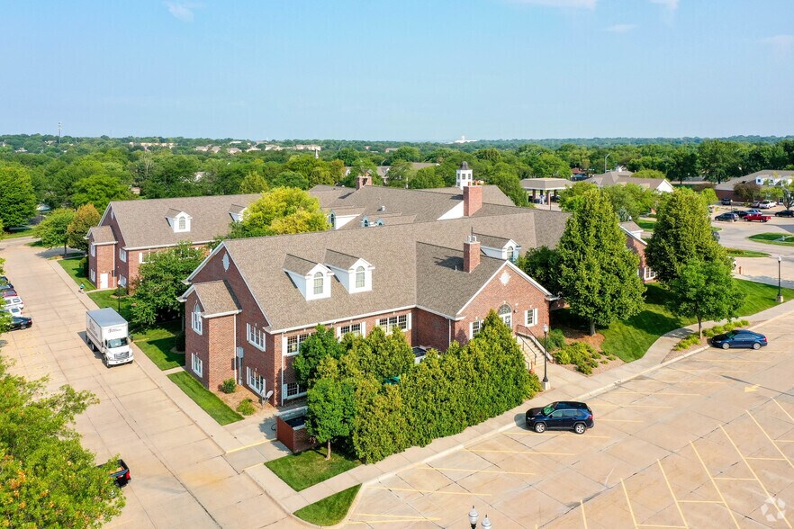 3401 Village Dr, Lincoln, NE à louer - Photo du bâtiment - Image 2 de 7