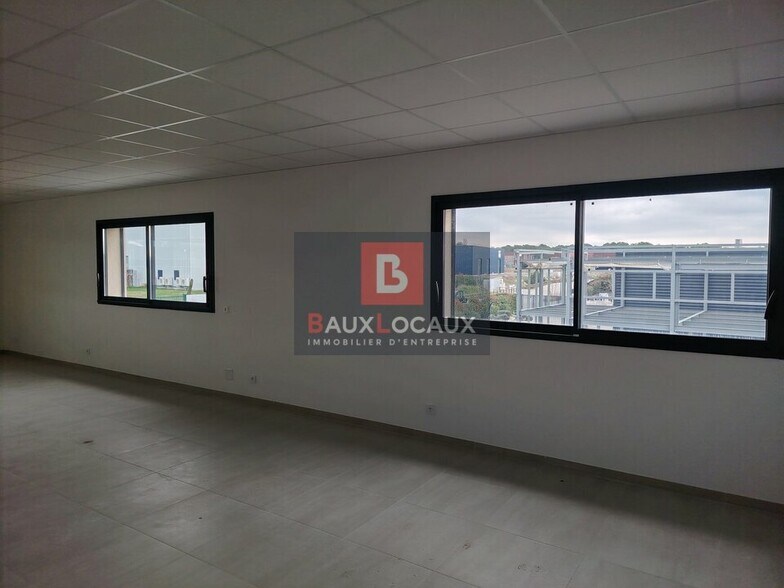 Office in Lambesc for lease - Interior Photo - Image 3 of 3