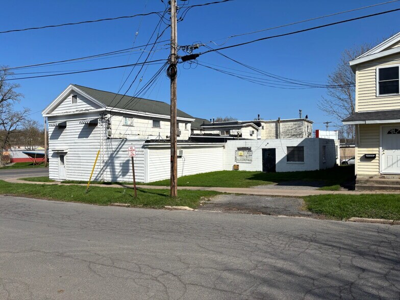 201 Seneca St, Fulton, NY à vendre - Photo du bâtiment - Image 2 de 15