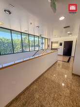 16952 Ventura Blvd, Encino, CA à louer Photo intérieure- Image 2 de 12