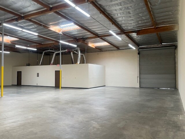 4700 E Miller Dr, Temple City, CA à louer - Photo du bâtiment - Image 2 de 9