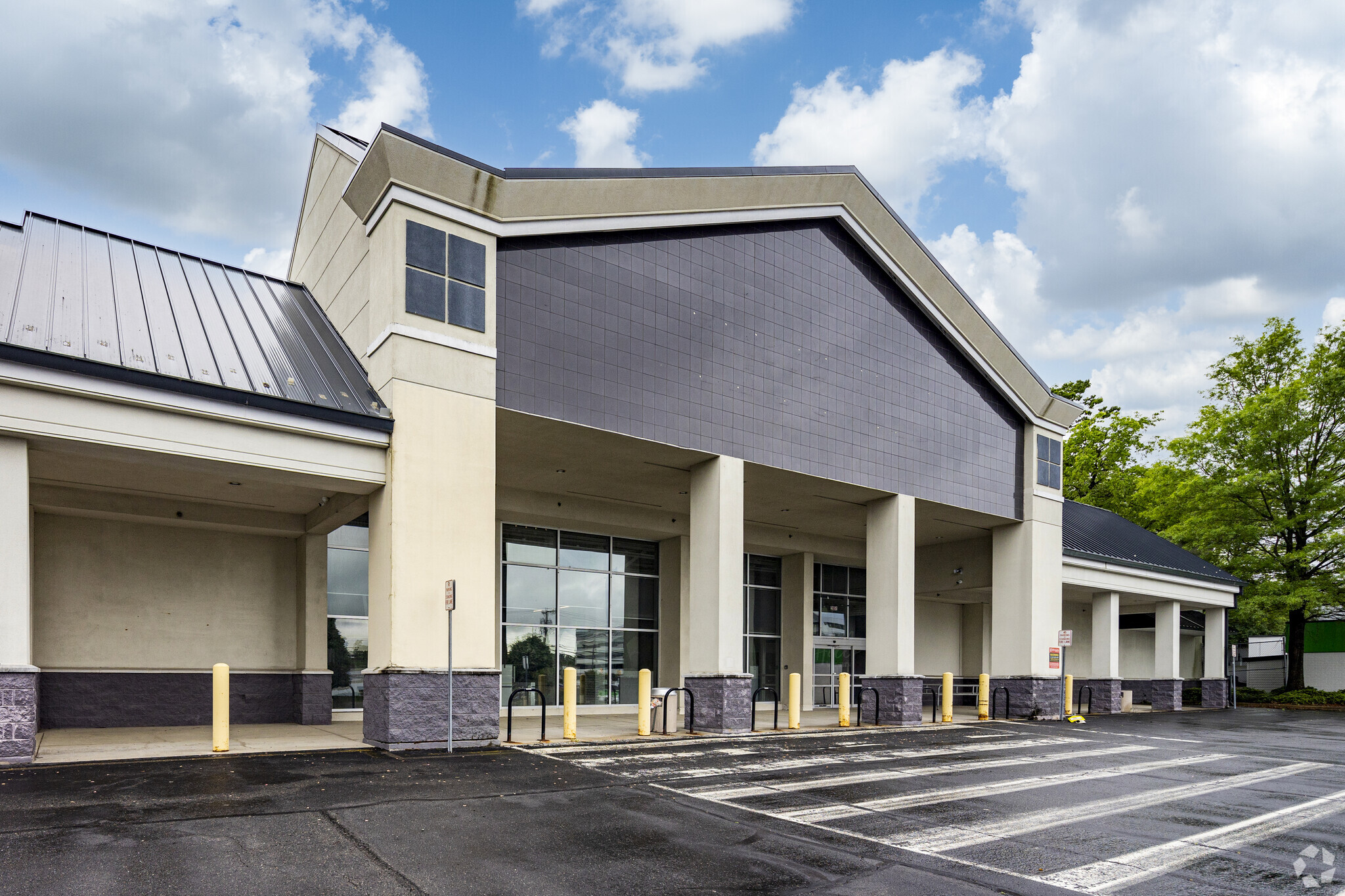 2051 Chain Bridge Rd, Vienna, VA for lease Primary Photo- Image 1 of 14
