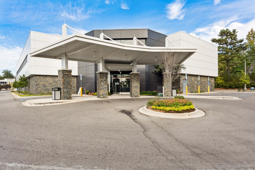1021 Montgomery Hwy, Vestavia Hills, AL à louer - Photo du bâtiment - Image 3 de 6