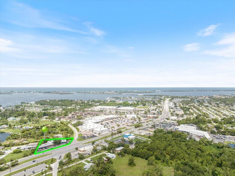 2009-2025 S McCall Rd, Englewood, FL à louer - Photo du bâtiment - Image 3 de 29