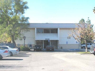 2045 Royal Ave, Simi Valley, CA à louer - Photo du bâtiment - Image 2 de 36