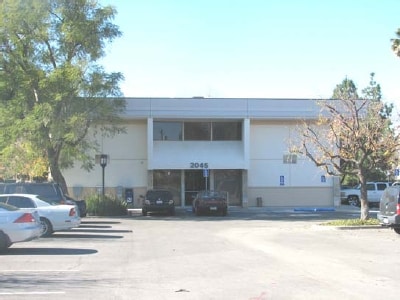 2045 Royal Ave, Simi Valley, CA à louer - Photo du bâtiment - Image 2 de 36