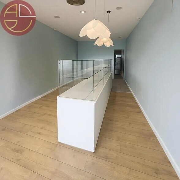 Retail in Toulouse for lease - Interior Photo - Image 2 of 4