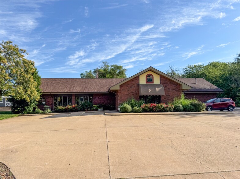 520 Washington Rd, Newton, KS for lease - Primary Photo - Image 1 of 1