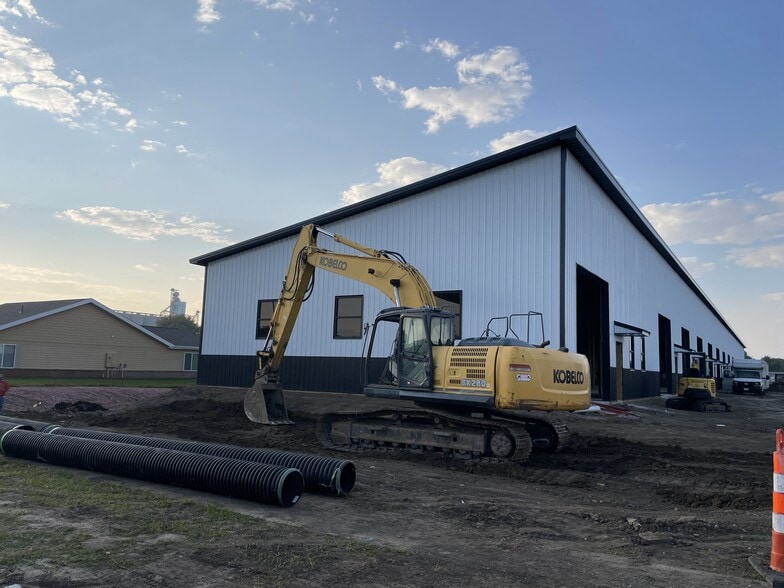 900 W 25th St, South Sioux City, NE for lease - Building Photo - Image 2 of 26