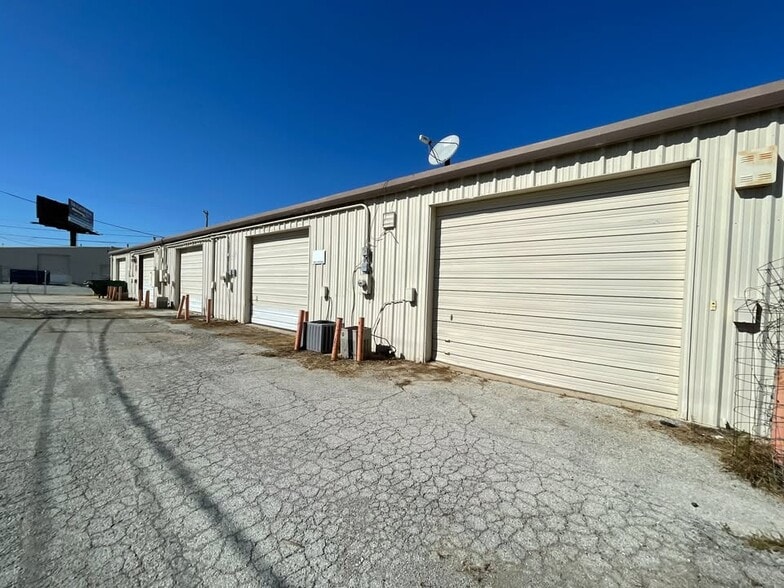 10828 E Newton St, Tulsa, OK for lease - Building Photo - Image 2 of 8