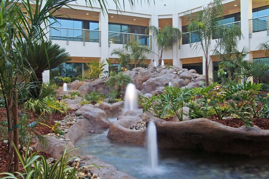 300 Harding Blvd, Roseville, CA à louer - Photo du bâtiment - Image 3 de 31