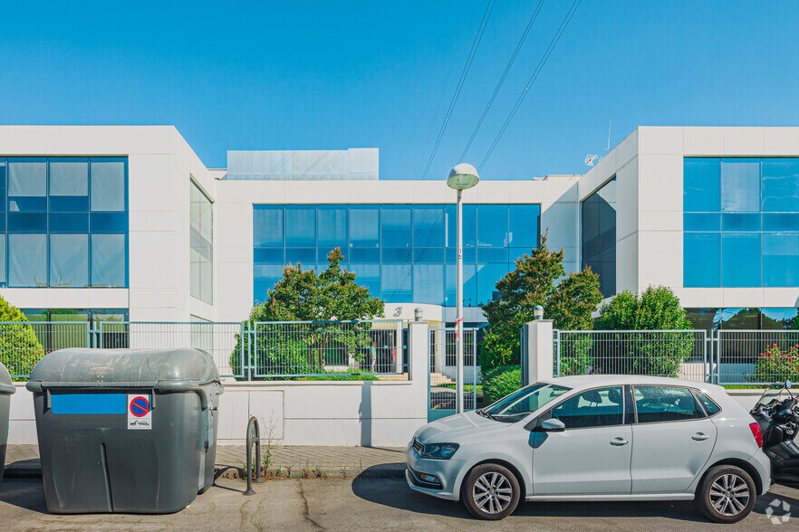 Calle del Musgo, 3, Madrid, Madrid à louer - Photo du bâtiment - Image 2 de 5