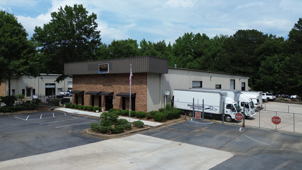 545 Marksmen Ct, Fayetteville, GA à vendre - Photo du bâtiment - Image 2 de 6