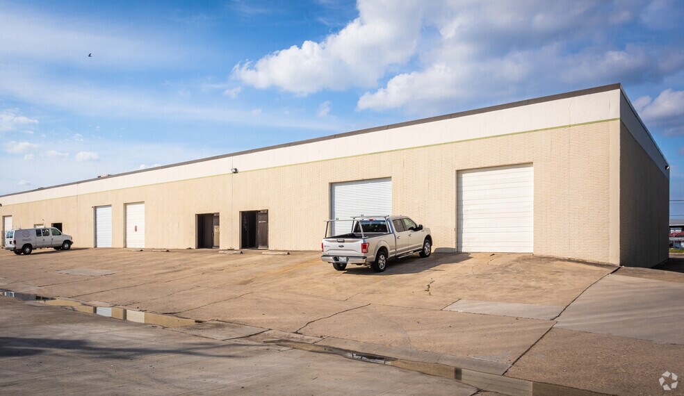 10601-10732 Sentinel St, San Antonio, TX à louer - Photo du bâtiment - Image 3 de 20