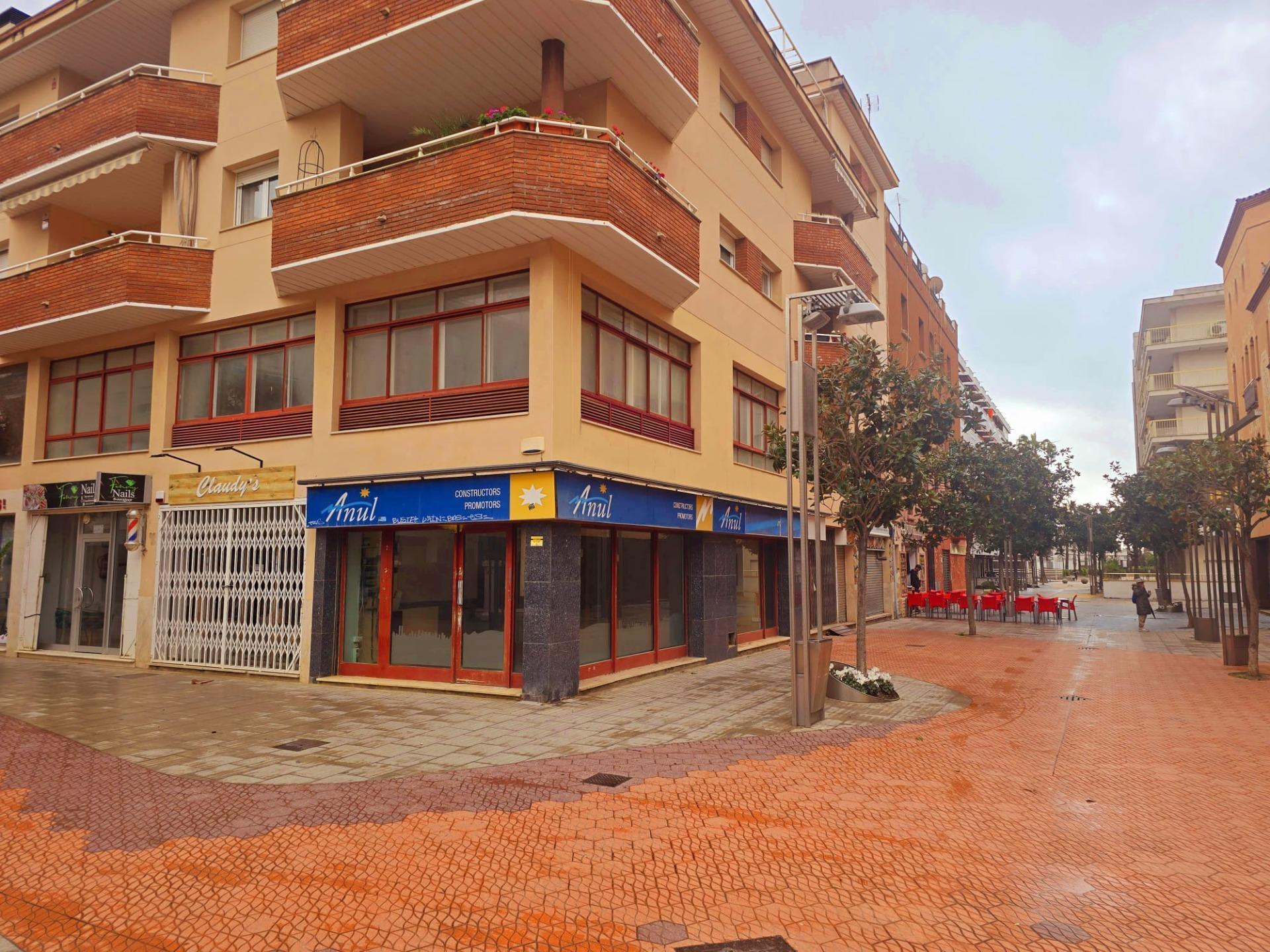 Retail in Salou for sale Building Photo- Image 1 of 23