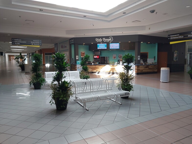 2520 25th St, Columbus, IN à louer - Photo du bâtiment - Image 3 de 7