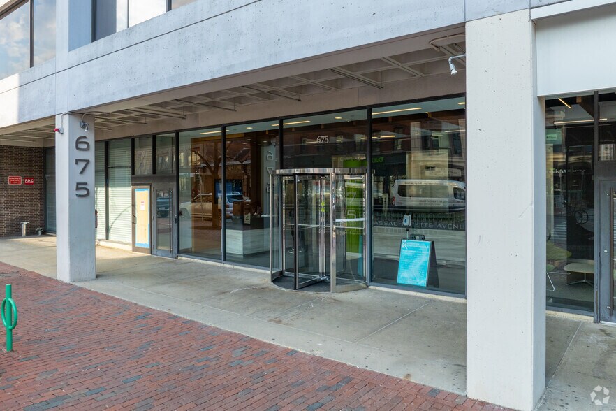 675 Massachusetts Ave, Cambridge, MA à louer - Photo du bâtiment - Image 3 de 5