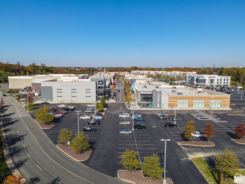 15201 Potomac Town Pl, Woodbridge, VA for lease - Primary Photo - Image 1 of 3