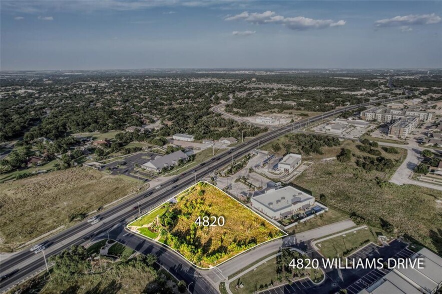 4820 Williams Dr, Georgetown, TX à vendre - Photo du bâtiment - Image 2 de 12