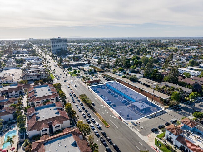 Plus de détails pour 570-590 W 19th St, Costa Mesa, CA - Commerce de détail à vendre