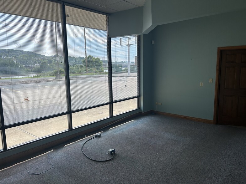 308 Patrick Street Plz, Charleston, WV à louer - Photo du bâtiment - Image 3 de 11